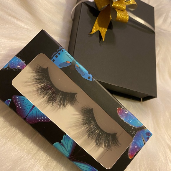 Lashes 🦋 - Picture 2 of 8